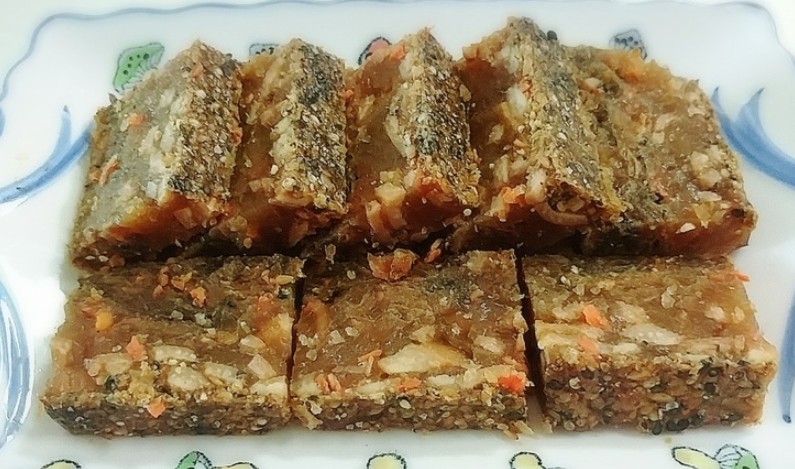 A plate of Myeongtae-ggeopjil-muk (Pollock skin jelly), a Korean food rich in fish collagen.