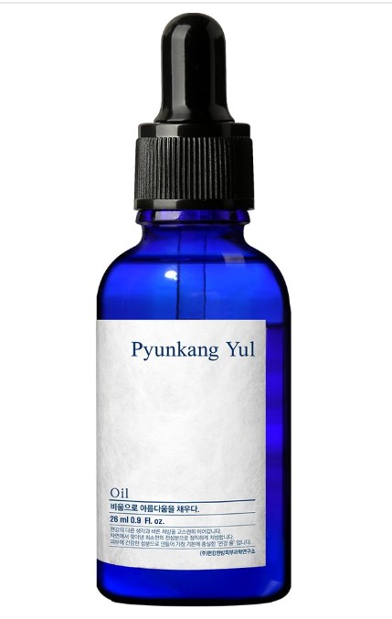 A luxurious face oil, the optional final step for an otherworldly glass skin glow.