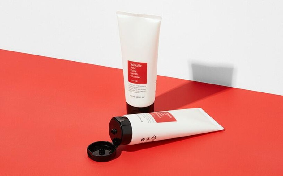 The COSRX Salicylic Acid Daily Gentle Cleanser, a key product for the first step of the Korean skincare routine on how to minimize pores.